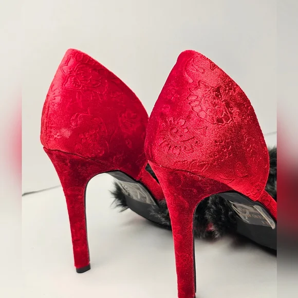 Coquette red velvet heels with gray faux fur - Picture 8 of 11